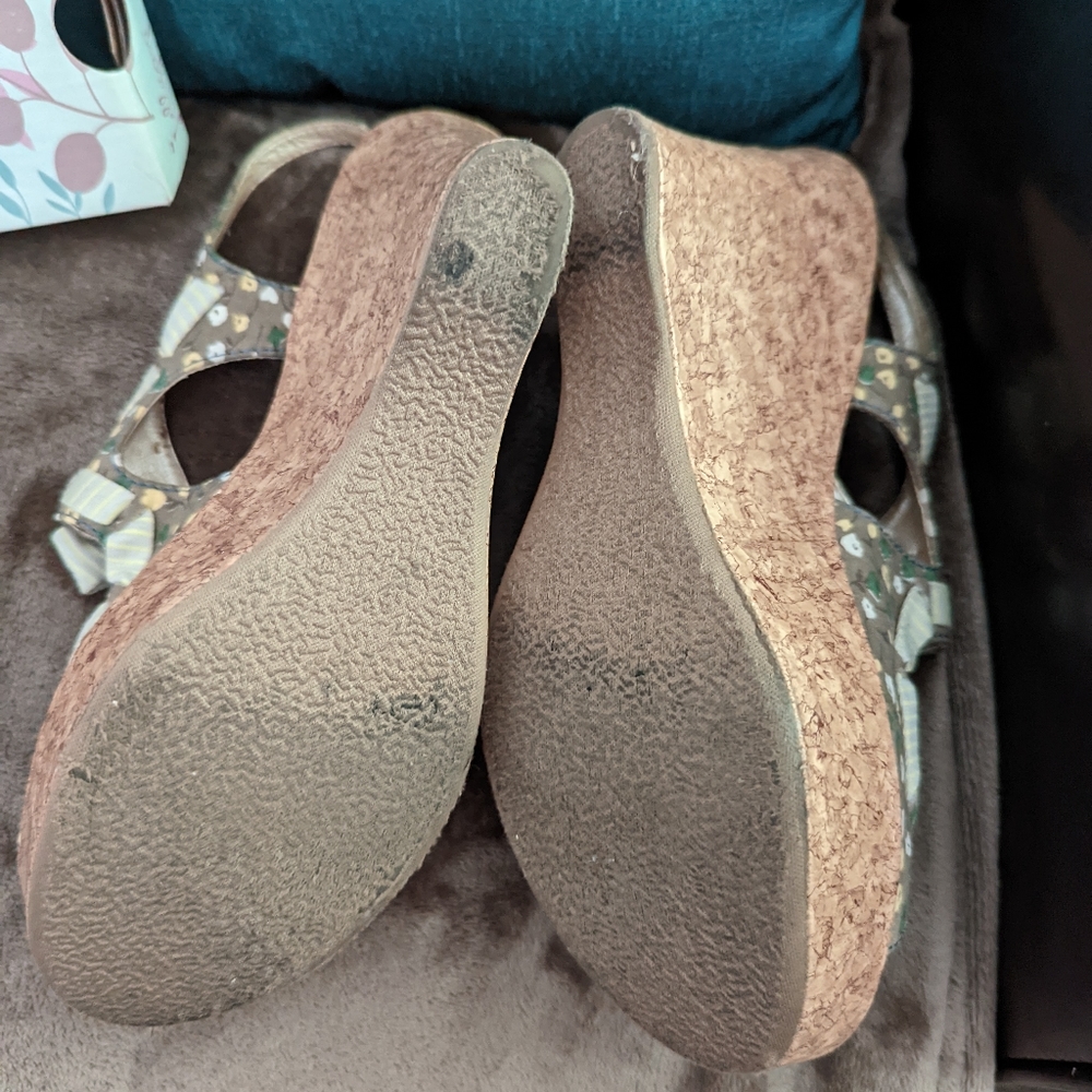 Shoes - Picture 4 of 4